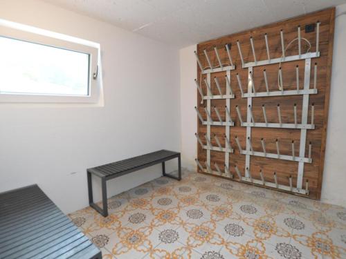 a room with a bench and a wall with a window at Leni Top 1 in Dienten am Hochkönig