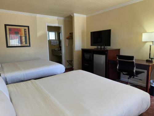 Ένα ή περισσότερα κρεβάτια σε δωμάτιο στο Quality Inn Ukiah