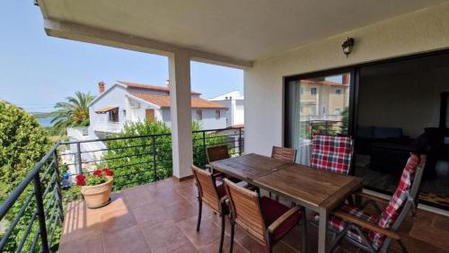 Apartments with parking space Medulin - 24398
