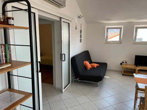 Apartments by the sea Grebastica, Sibenik - 24533