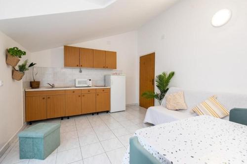 Apartments with parking space Vodice - 24553