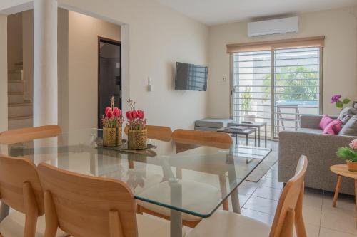 Televisyen dan/atau pusat hiburan di Cómoda casa con 2 habitaciones en Chetumal