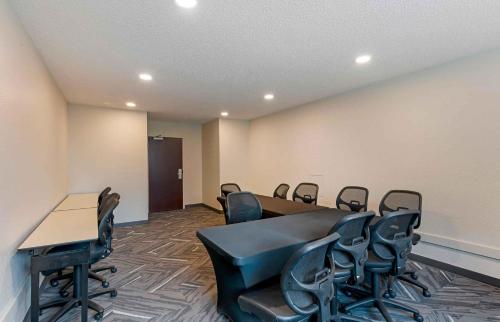 a conference room with a table and chairs at Extended Stay America Select Suites - Dallas - Richardson in Richardson
