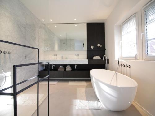 Ένα μπάνιο στο Villa in Knokke-Heist near the Beach
