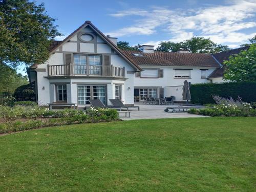 Zahrada ubytování Villa in Het Zoute near Zwin Reserve