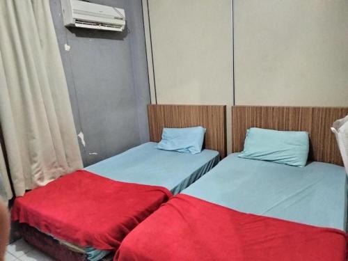 Postel nebo postele na pokoji v ubytování Hotel Bajet DNOOR Kota Bharu