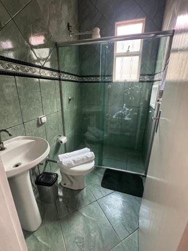 Bilik mandi di Hospedagem Pérolas de J e s u s