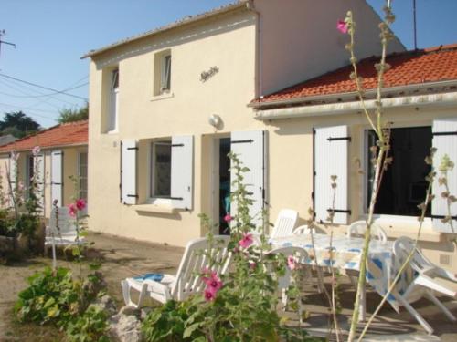 Maison spacieuse à Barbâtre, près de la plage - FR-1-823-159