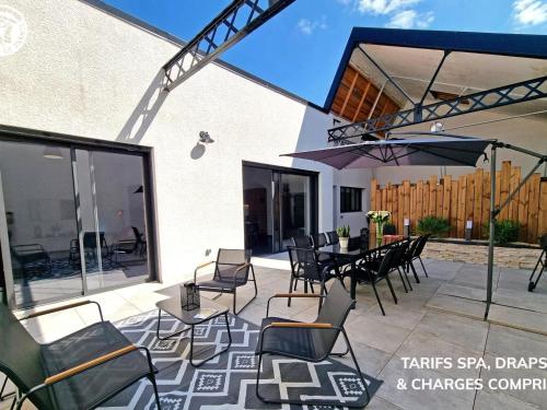 Gîte lumineux à Charlieu avec spa privatif et terrasse - FR-1-496-356