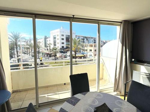 Photo de la galerie de l'établissement Appartement T2 au Cap d'Agde avec parking, vue mer - FR-1-607-220, au Cap d'Agde