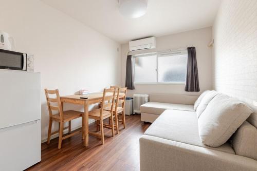 Eldorado Nishijin x Fujisaki 2DK Apartment with Projector