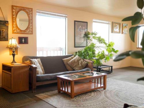 a living room with a couch and a coffee table at Ashland Commons Hostel in Ashland