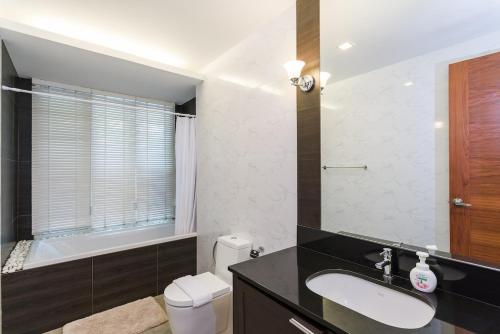 Ένα μπάνιο στο Luxury Pool Villa A23 3BR 8 Persons