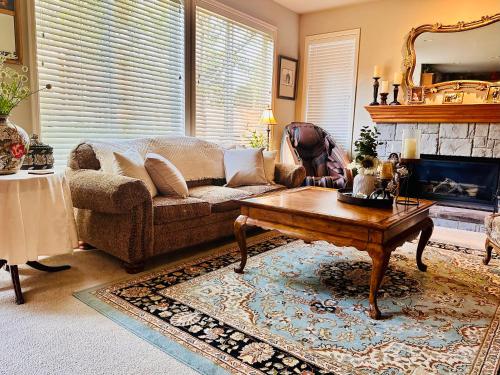 Ruang duduk di The Elegant & Cozy Retreat