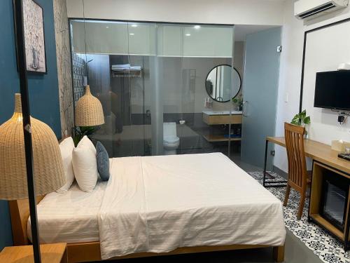 Postel nebo postele na pokoji v ubytování Shoho Hotel Nha Trang