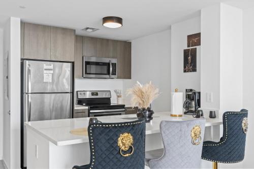 a kitchen with a table and two chairs at Luxury Suite Heated pool & jacuzzi in Miami