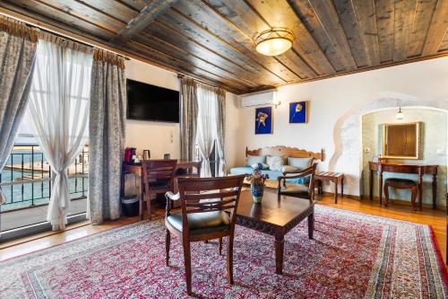 Belmondo Hotel