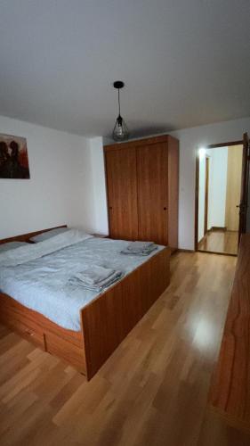 Ένα ή περισσότερα κρεβάτια σε δωμάτιο στο Raluca Residence