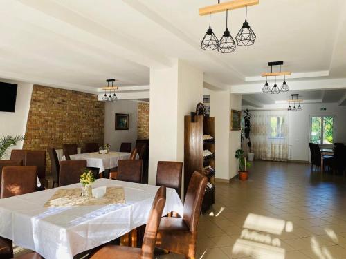 Gallery image of PASTRAVARIA ALINA in Sîrbi