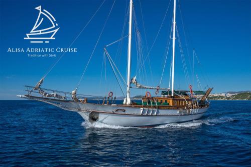 Charming Cabin on MSY Alisa Week Long Island Hopping Adventure Through Dalmatian Coastal Gems