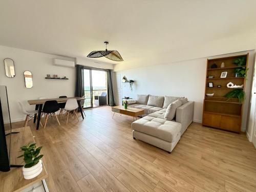 Fotografie z fotogalerie ubytování Appartement spacieux, moderne, vue mer proche plage et centre-ville v destinaci Bastia