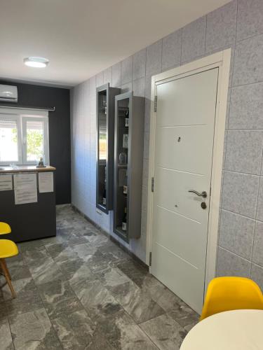 a room with a white door and a table and a counter at River Dreams in Deltebre