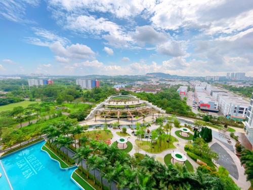 Πισίνα στο ή κοντά στο GYDEN STAYCATION #Green Haven near Senibong&Regency