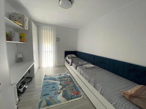 Postel nebo postele na pokoji v ubytování Jon Apartment 3- San Pietro Resort- Gjiri i Lalzit