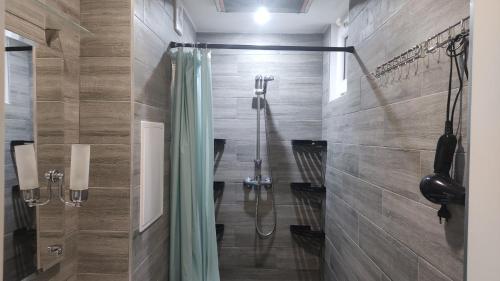 a bathroom with a shower with a shower curtain at Forrest House w Białej in Sulejów