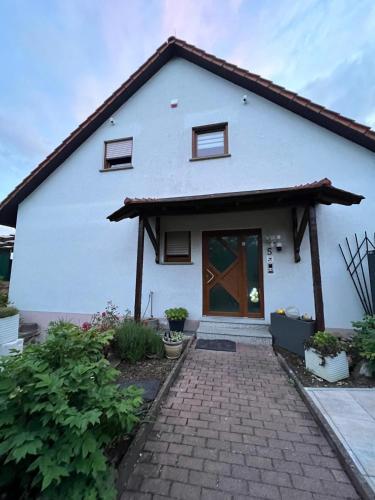 a white house with a brick driveway at TOP LAGE 2 Personen Volkach Wohnwagen Luxus in Volkach
