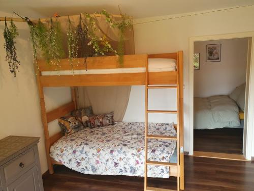 Postel nebo postele na pokoji v ubytování 2 Zimmer FeWo mit Außenpool und Sauna