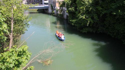 a group of people in a boat on a river at Le gîte embarqué - Géré par Presta-Zen'Services - Barque électrique en supplément in Verdun
