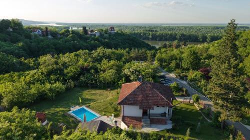 an aerial view of a house with a swimming pool at Dunavski konaci in Brestovik