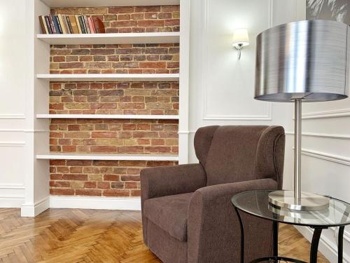 Opera house 2 separate rooms світло є