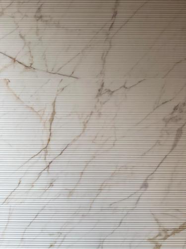 a close up of a white wall with marble patterns at Miramontino Mountain Suite in Rota d'Imagna