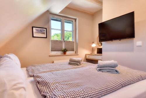 Ένα ή περισσότερα κρεβάτια σε δωμάτιο στο Ferienhaus Boddenbrise 13 Feriendorf Klein Stresow Rügen by ruyastay