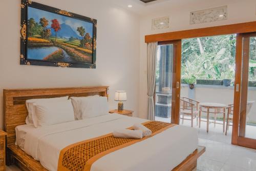 a bedroom with a large bed and a window at Twins Bali Ubud in Payangan