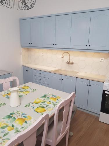 Το Ρόδο και Η Λεμονιά