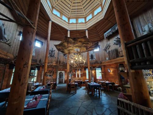 a dining room with a chandelier and tables and chairs at Holiday Home Ylläs-helmi - loistosijainti! in Äkäslompolo