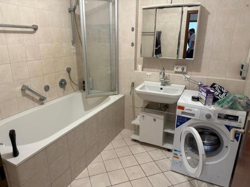a bathroom with a washing machine and a sink at Monteurwohnung und Ferienwohnung Philippsburg in Philippsburg