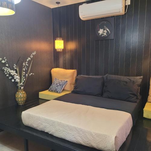a bed in a room with a black wall at viktoryadream in Eilat