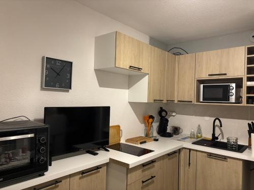 Studio jardin RDC 900 m des Thermes!