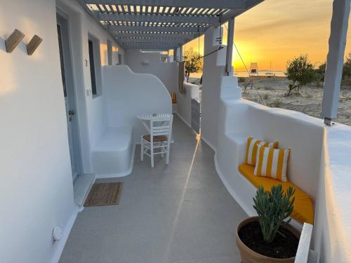 Flisvos beach studios