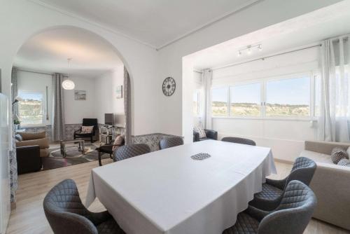 2BR Apartment near Costa da Caparica Beach | By Airnest