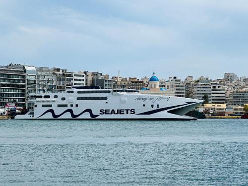 Royal Red suite No2 PIRAEUS PORT