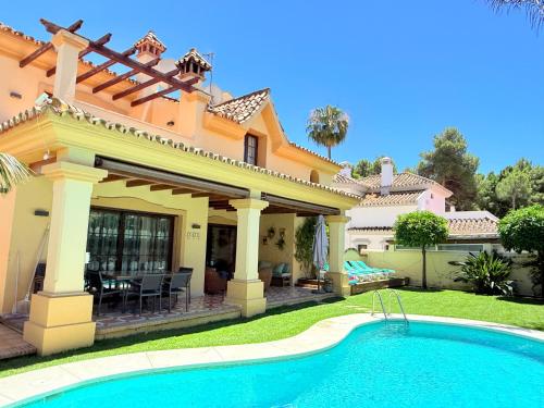 Family friendly villa next to Puerto Banus