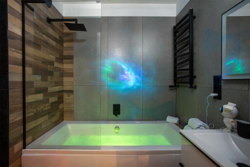 a bathroom with a bath tub and a sink at Prestige Apartments Quorum - Apartamenty nad Odrą - 16 piętro in Wrocław