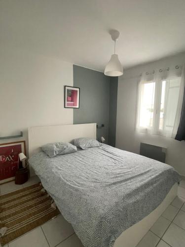 Ένα ή περισσότερα κρεβάτια σε δωμάτιο στο Maison avec SPA Jacuzzi proche des plages