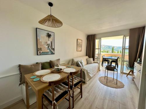 a living room with a table and a couch at La Méditerranée comme vous l'aviez rêvée in Saint-Raphaël