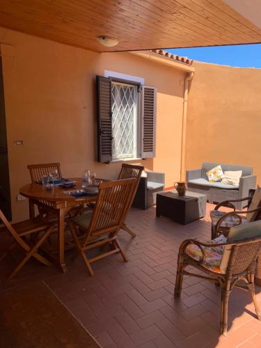 A seating area at Casa MìMì